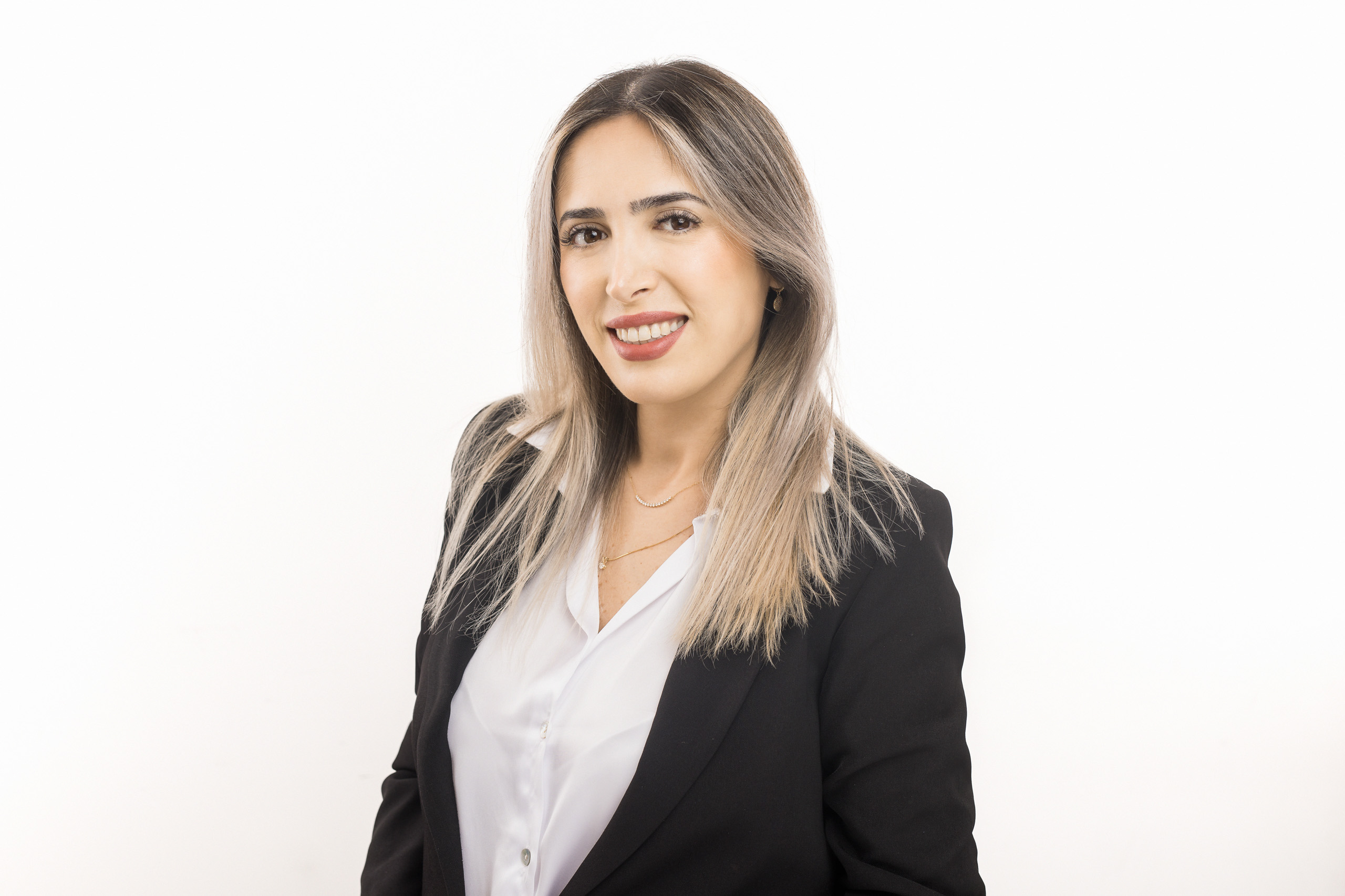 נטלי שביט, סוכנת ביטוח