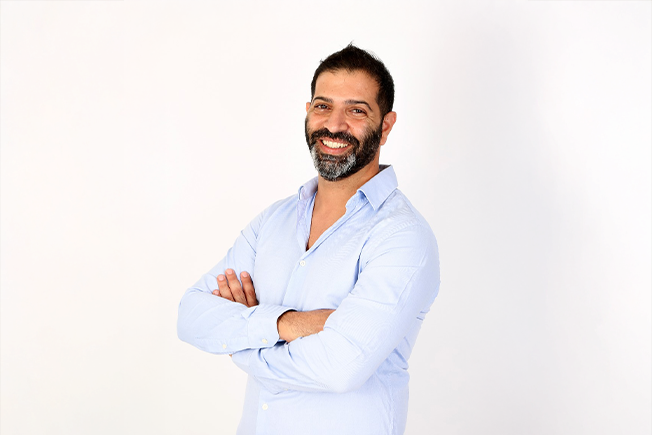 רותם בוזלי, סוכן ביטוח